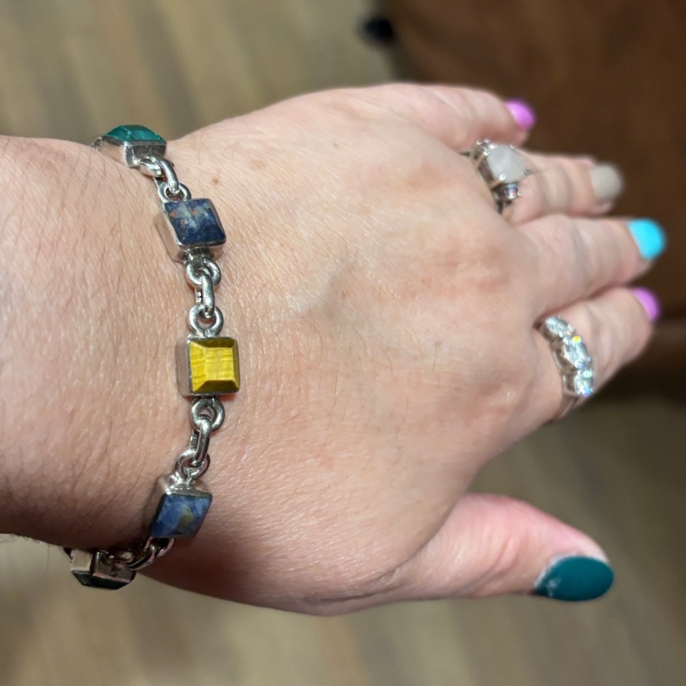 925 Sterling bracelet with 8 Stones is heavy